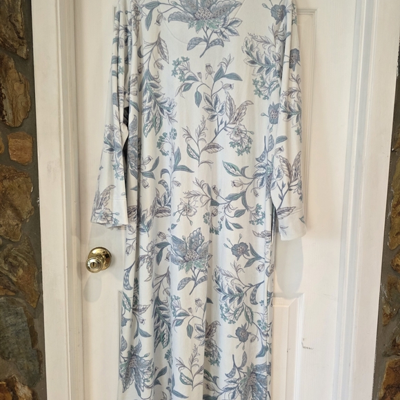 Miss Elaine Womens Nightgown Housecoat With Pockets - Blue and White Floral - Picture 7 of 10